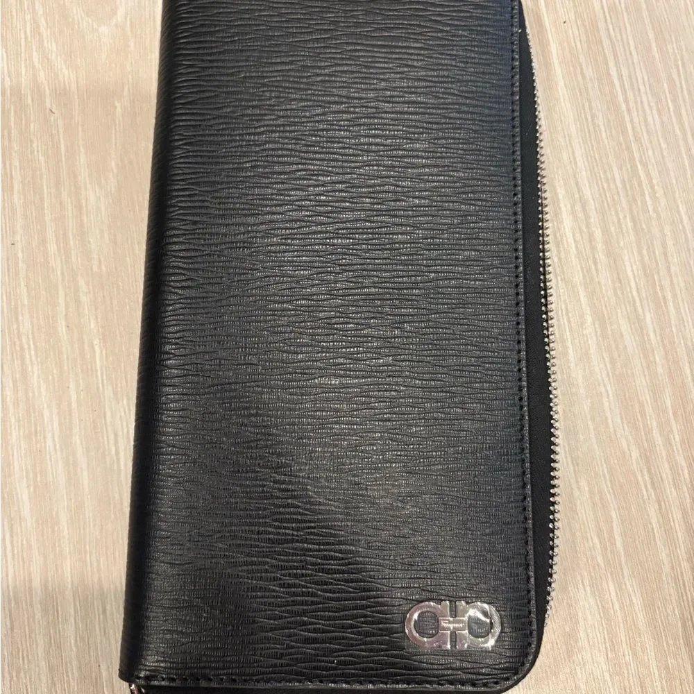 Brand new Salvatore Ferragamo Black Leather Wallet mens / women's wallet